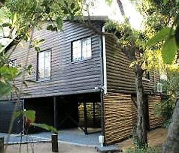 Отель Isinkwe Backpackers Bushcamp Хлухлуве Экстерьер фото