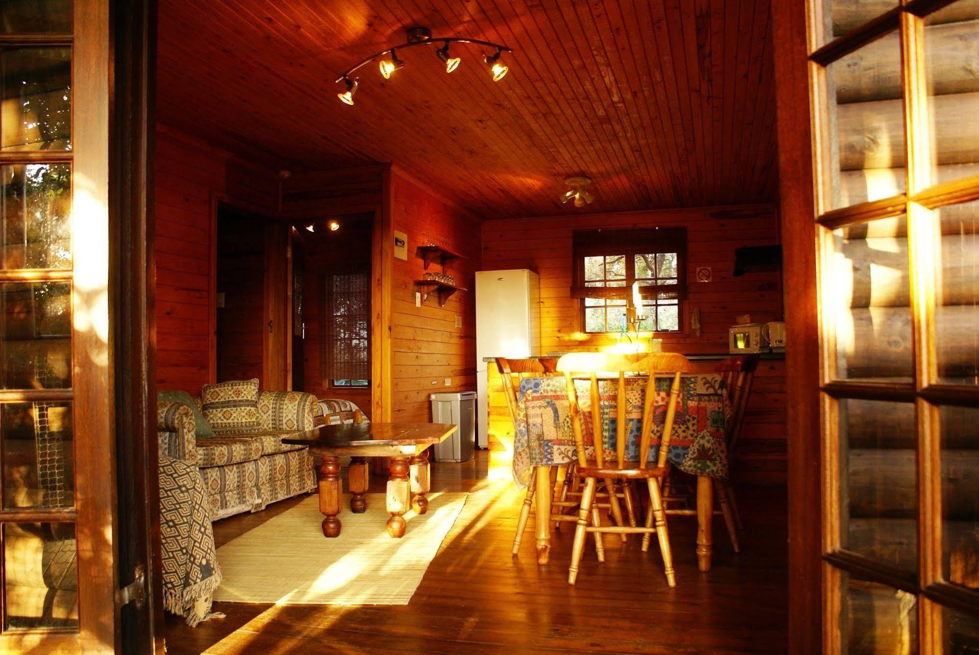 Отель Isinkwe Backpackers Bushcamp Хлухлуве Экстерьер фото