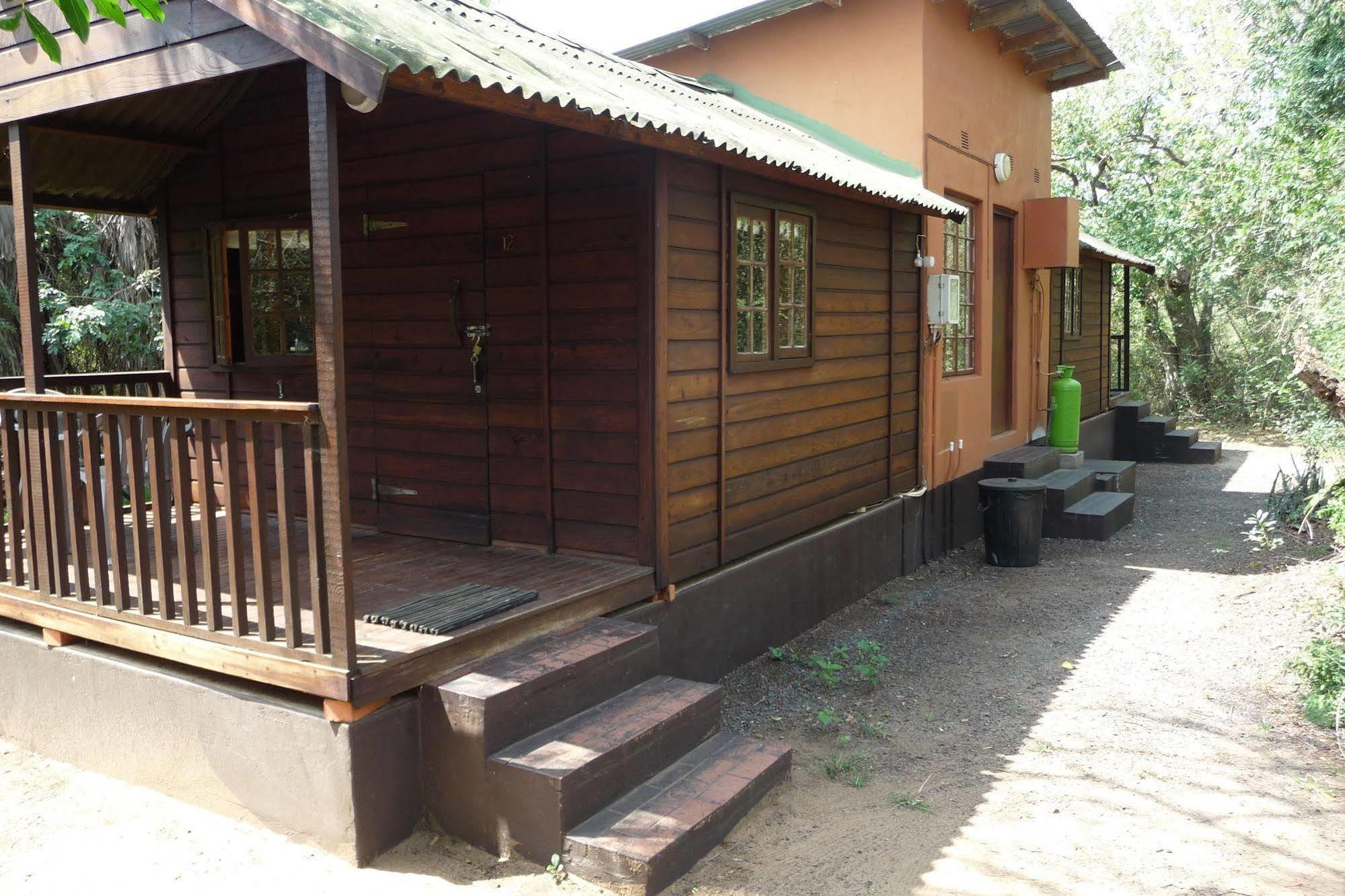 Отель Isinkwe Backpackers Bushcamp Хлухлуве Экстерьер фото