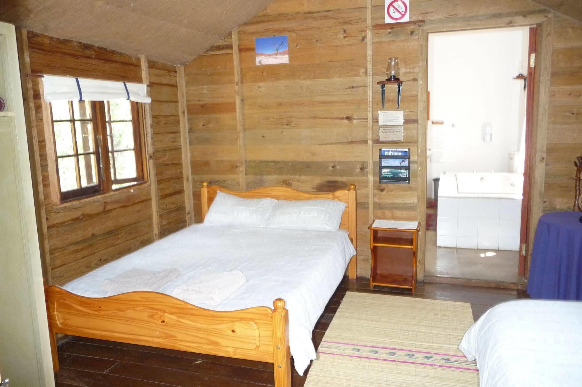Отель Isinkwe Backpackers Bushcamp Хлухлуве Экстерьер фото