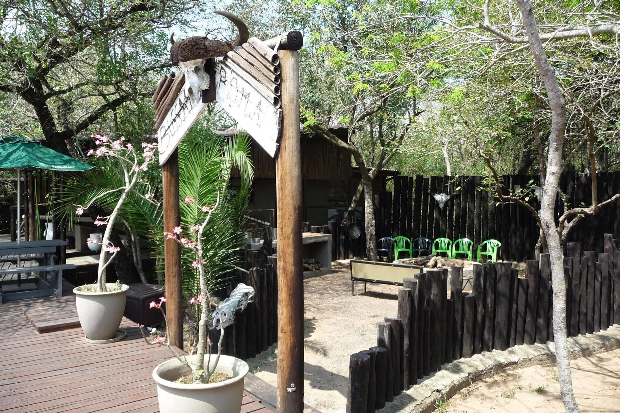 Отель Isinkwe Backpackers Bushcamp Хлухлуве Экстерьер фото